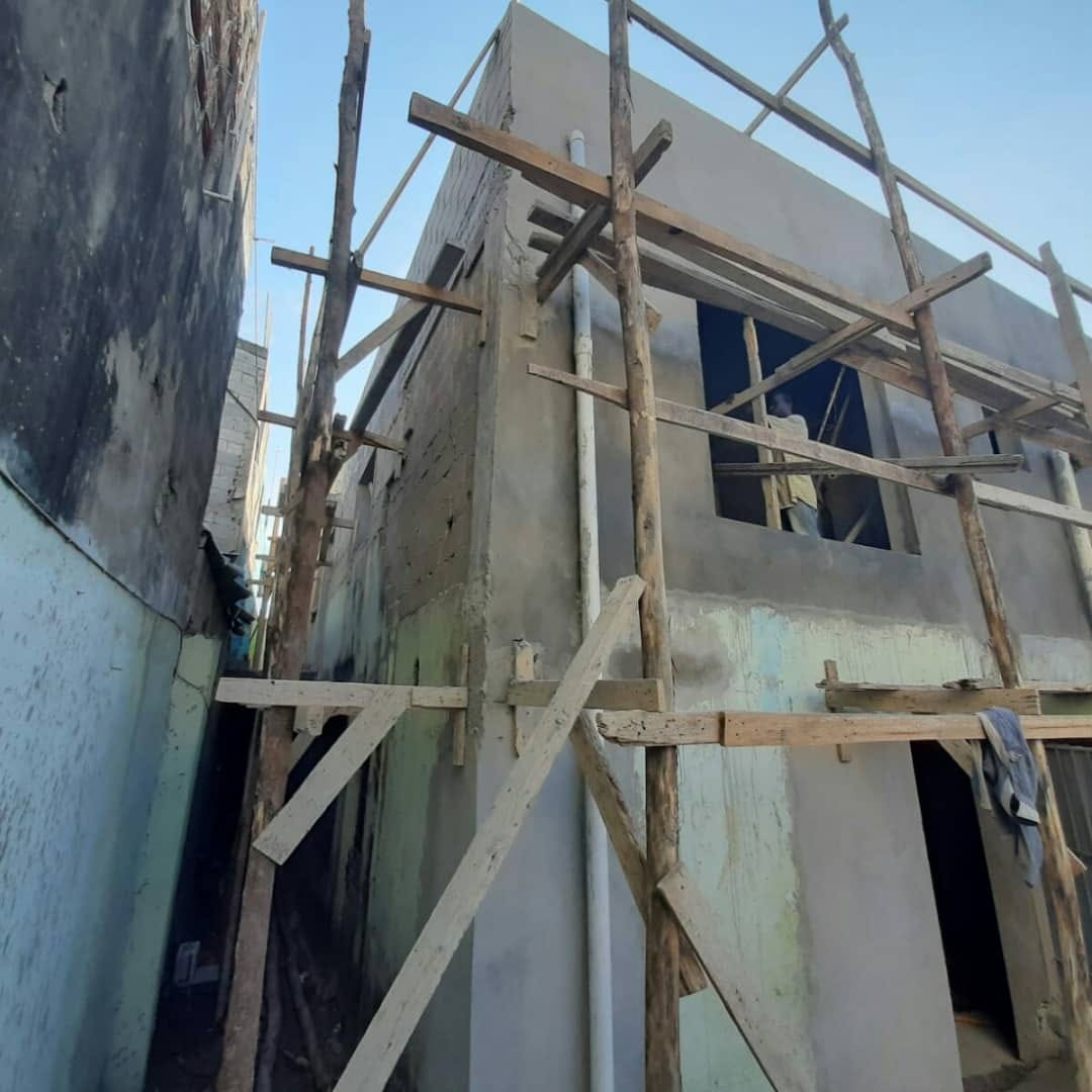 CONSTRUCCION 2 APARTAMENTOS T 8 LOCALES